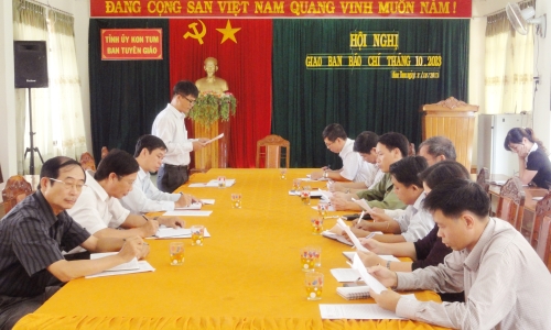 Kon Tum: Giao ban báo chí tháng 10-2013